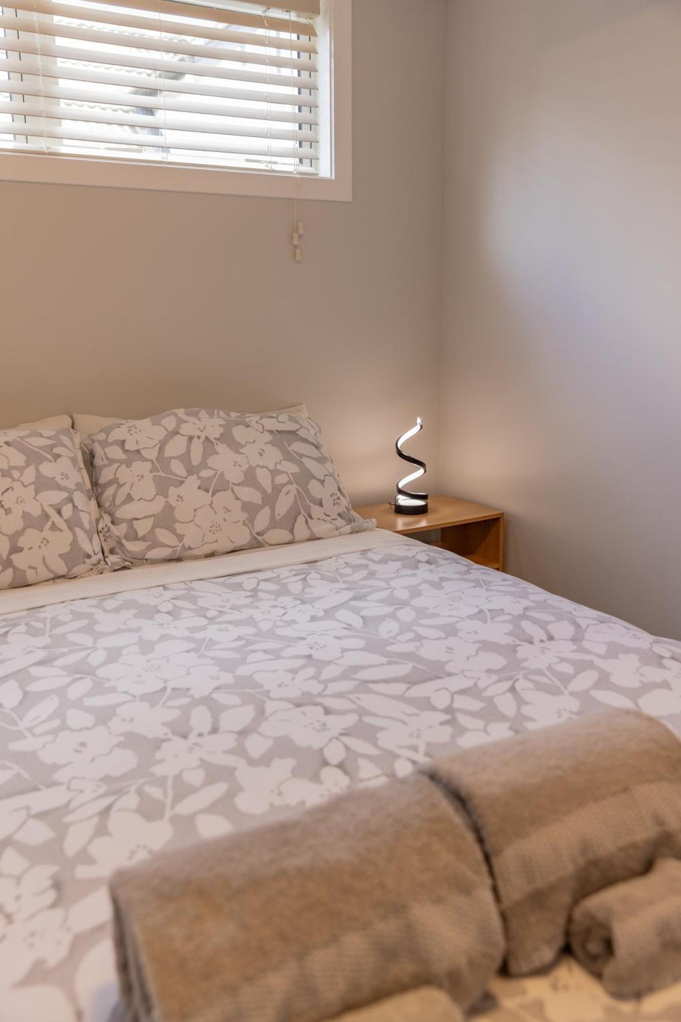 Back Garden Flat With Free On Street Parking And Fiber Wifi - 15 Mins To Ferry, Stadium, Cbd Wellington Esterno foto