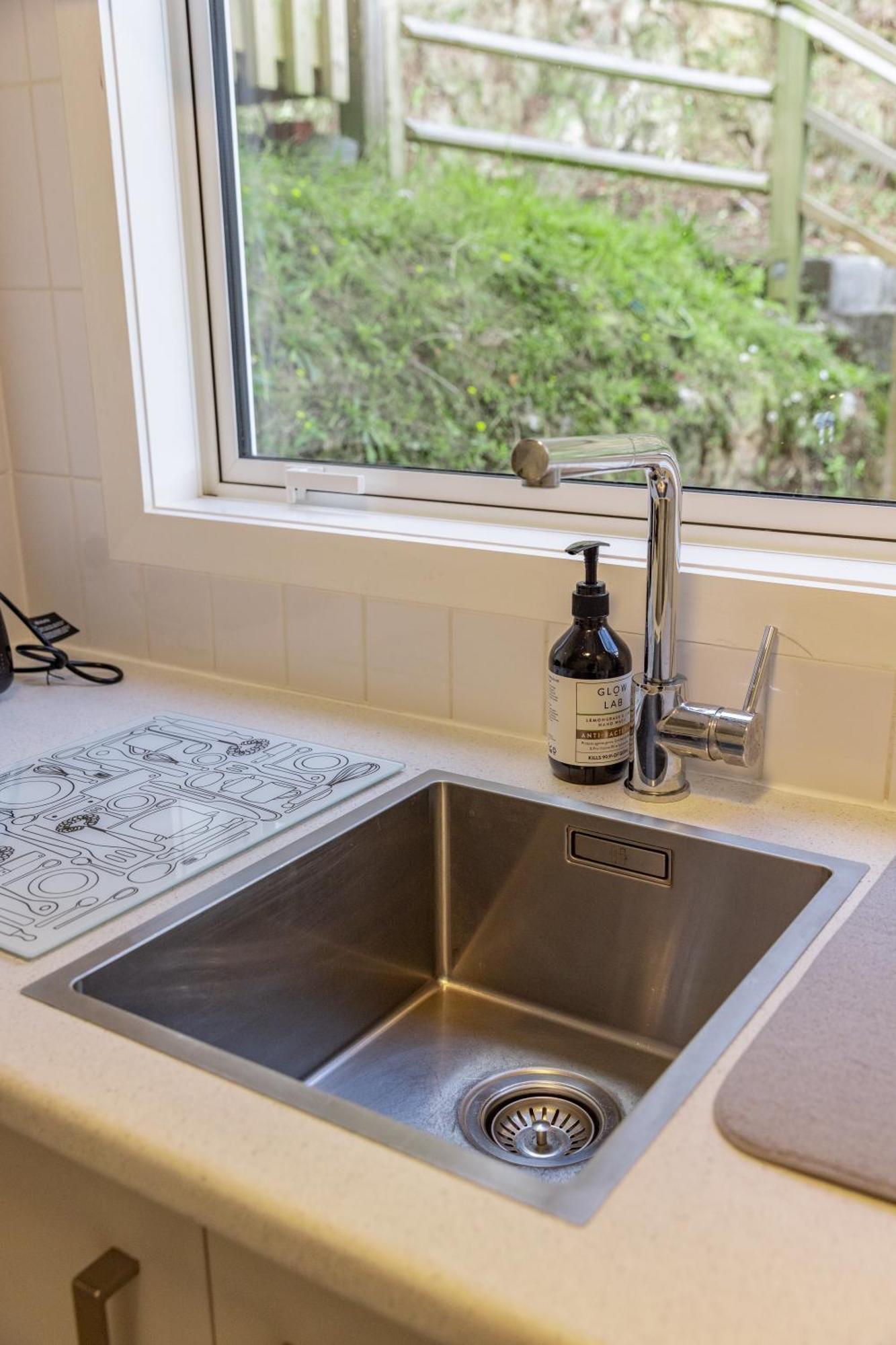 Back Garden Flat With Free On Street Parking And Fiber Wifi - 15 Mins To Ferry, Stadium, Cbd Wellington Esterno foto